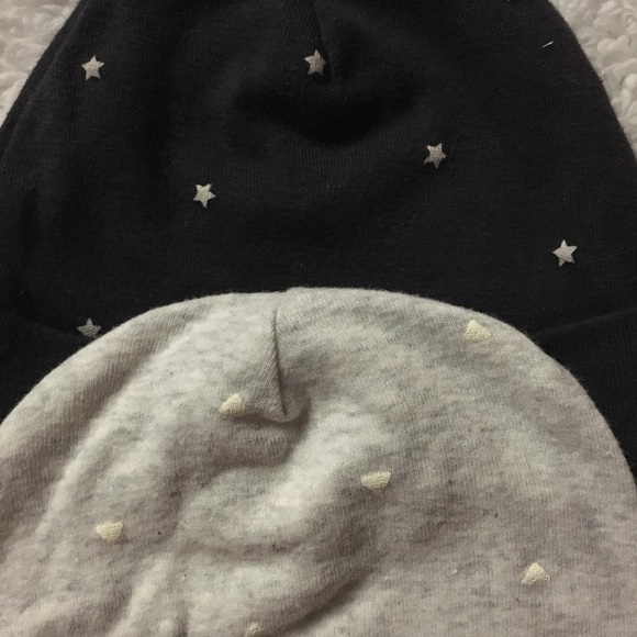 7 newborn beanies - Picture 2 of 5